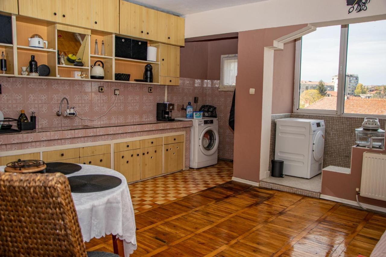 Vilhelmov'S Apartament Lukovit Extérieur photo