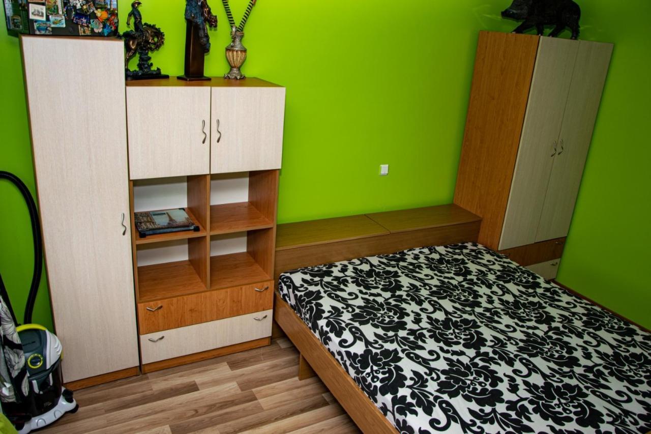Vilhelmov'S Apartament Lukovit Extérieur photo